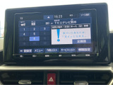 停車中には、テレビや動画を楽しむことができます。長距離移動や待ち時間も快適に過ごせる、便利な機能です。