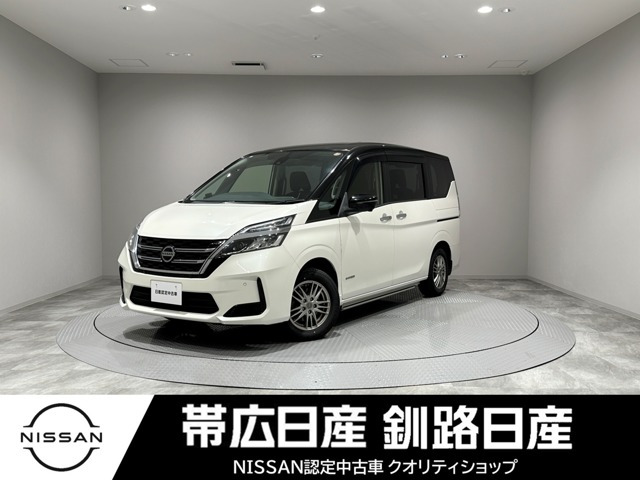 セレナ 2.0 XV セカンドスライドアップシート 4WD