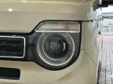 LEDヘッドライトは、点灯の瞬間から最大光量を発揮し、突然暗くなるトンネルなどでの安定感を高めます。