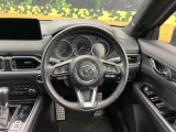 【純正革巻きステアリング】上質な革を使用することで、手にしっかり馴染みとても運転しやすいハンドルです♪