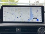 高精細な地図表示で、目的地までスムーズに案内。見やすい画面で、運転中の情報収集も容易です。渋滞情報もリアルタイムで確認できます。