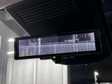 インテリジェントルームミラー搭載で、車の後方に設置されたカメラ映像を映し出してシートバックやヘッドレスト、同乗者に視界が遮られることがなく視認性が非常に良いです