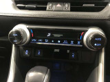 オートエアコンです。温度設定ができます。冷え性の方が乗っても安心ですね♪