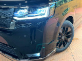 【LEDヘッドライト】悪天候や夜間走行時も良好な視界を確保し安心して運転できる高輝度LEDヘッドライトを装備!点灯速度が早く、消費電力も抑えられています。