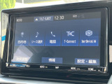 使いやすいインターフェースで、快適なドライブをサポート。様々な機能を搭載し、目的地設定や音楽鑑賞もスムーズに行えます。