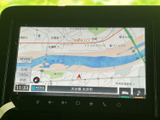 見やすい地図表示で、スムーズなナビゲーションを実現。目的地までの道案内をしっかりとサポートします。