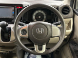 インテリアに合わせたデザインのステアリングは、運転される方のことも考え、運転しやすい形状、大きさです。是非一度、実際に触ってお確かめください。