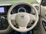 インテリアに合わせたデザインのステアリングは、運転される方のことも考え、運転しやすい形状、大きさです。是非一度、実際に触ってお確かめください。