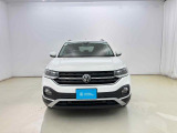 VWは小さな車も、大きな車も、平等です。クラスによって品質や安全性に差を付けない。ボディ剛性と精度、重厚なドアの音はどの車種も共通です。是非一度体感してみて下さい。