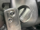 【Hondaスマートキー】カバンやポケットに入れたままでもドアの施錠・解錠が可能なスマートキーを装備。エンジンのオン・オフ時もカギを取り出す必要が無いからとっても便利です♪