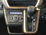 温度を設定すれば、自動で車内の温度管理をしてくれる優れものです♪ATミッションで運転楽々