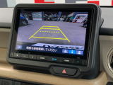 ■バックカメラ■ガイドラインが表示されるので、バック駐車が苦手な方でも安心です!ギアをリバースに入れれば自動的に切り換わりますので、面倒な操作も不要です♪狭い駐車場もお車を傷つけず安心ですね!