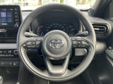 握りやすいステアリング形状で、快適なドライビングを実現。操作性にも優れ、運転の楽しさを向上させます。