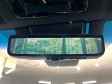 【デジタルインナーミラー】後席の大きな荷物や同乗者で後方が確認しづらい時でも安心!カメラが撮影した車両後方の映像をルームミラー内に表示。クリアな視界で状況の確認が可能です!