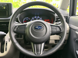 握りやすいステアリングは、運転の楽しさを高めます。操作性にも優れ、スムーズなドライビングをサポートします。