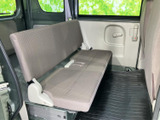 ゆったりとしたスペースが確保された後部座席は、快適な乗車空間を提供します。家族や友人と一緒に、楽しいドライブを体験できます。