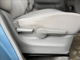 運転する人の体格に合わせてシートの角度や高さを細かく調節できます。