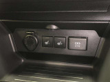 運転席・助手席シートヒーターです。座面と背もたれにヒーターが内蔵されているので、身体を直接温めることができます。寒さの厳しい時も快適に過ごせます。