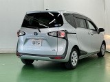 プライバシーガラスが装備されています。外を見るときには気にならずに、後方車両からは車内が見えにくくなってます