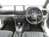 運転席からの視界はこんな感じです☆お気軽にご来店いただき、実際に座って是非お確かめください。ドライバーに寄り添う快適な操作フィールをもたらすステアリングです。