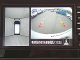 空から見下ろすような視点で、スムーズな駐車と安全確認をサポートする「アラウンドビューモニター」付です。