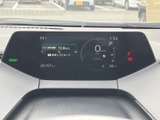 視認性の高いメーター類が、運転に必要な情報をわかりやすく伝えます。洗練されたデザインで、運転する喜びをさらに引き立てます。運転状況を把握しやすいレイアウトです。