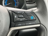 ハンドルの右側にはプロパイロットシステムのスイッチが付いているので、高速道路の運転が楽になりますよ!左側のオーディオ操作のスイッチにて音量調整等をナビを直接触ることなく操作ができます。