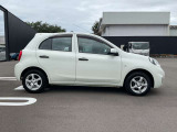コンパクトなボディでどの年代の方にも乗りやすいお車になっております☆