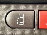 【パワースライドドア】スマートキーや運転席のスイッチでスライドドアの開閉が可能♪電動だから力を入れてドアを開ける必要が無く、小さいお子様でも、重い荷物を持っている時もラクに開け閉めできます♪