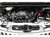 エンジンルームの樹脂部分は丁寧に磨いてツヤをだしています。当社の中古車のエンジンルームクリーニングはとても自信があります★