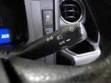 オートライト機能装備です!車外の明るさに応じて、自動的にライトの点灯・消灯をしてくれます♪