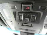 電動スライドドアのスイッチで車内からもスライドドアの開閉ができます。イージークローザー機能で半ドアになることも防止してくれます。