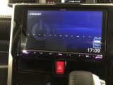 純正ナビを装備。タッチパネル式で使いやすく、お出かけもラクラクです。