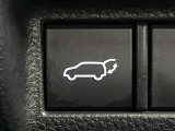 【パワーバックドア】スマートキーや運転席のボタンを押すだけでリアゲートが自動で開閉します!荷物を持っている時や、高い位置にあるバックドアを閉める際に便利な機能です♪