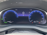 視認性の高いメーターは、運転に必要な情報を分かりやすく表示し、洗練された空間を演出します。