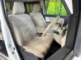 運転席シート廻りは使用感も少なく、良好な状態となっています。丁寧に使われていたことがよくわかりますね。