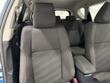 高いホールド性で運転姿勢が安定します。長距離ドライブでも疲れにくいのが魅力です。