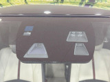 【スマートシティブレーキサポート】低速走行中に前方の車両等を認識し、衝突しそうな時は警報とブレーキで衝突回避と被害軽減をアシスト。より安全にドライブをお楽しみいただけます。