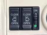 【両側パワースライドドア】スマートキーや運転席のスイッチで後席両側スライドドアの開閉が可能♪電動だから力を入れてドアを開ける必要が無く、小さなお子様でも簡単に開け閉めでき快適です♪