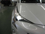 1灯の光源でハイ・ローを切り替えられるBi-Beam LEDランプ。通常ランプの2倍以上明るく約10年のロングライフです。