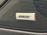 【BOSSサウンドシステム】メーカーオプションの高品位サウンドシステムを搭載。専用のチューニングが施された大小様々なスピーカーから良質なサウンドが奏でられ、臨場感あふれる音響空間を演出します。