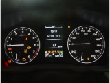 視認性に優れたメーターで、夜間走行も安心して運転できます!マルチインフォメ―ションディスプレイには車両情報を表示!メーター内の光度調整機能も付いております!