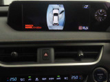 純正ナビ付です。もちろん車両後方を表示するバックガイドモニターが付いていて車庫入れ安心!
