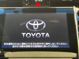【メーカー純正ナビ】インテリアに溶け込むスタイリッシュな「専用設計」メーカーナビを装備♪視認性や操作性など基本性能にも優れ、より上質なカーライフをお楽しみいただけます。