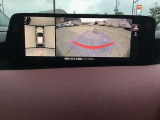360&deg;ビューモニターでは前後左右4つのカメラ映像をさまざまな走行状況に応じて切り替えてセンターディスプレイに表示することで、駐車時や狭い道でのすれ違い時、見通しの悪い交差点進入時でも安心感を高めます