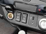 シートヒータースイッチ装備で、寒い時期の運転時に重宝します。
