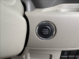 キーレスプッシュスタートでキーが車内にあれば取り出すことなくエンジンを始動させることができます。