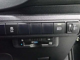 VSC OFFスイッチ、オートマチックハイビームスイッチ、手動光軸調整ダイヤル。