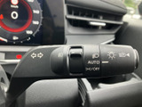操作感の良いウインカーレバーは、スムーズな車線変更をサポート。視認性の高い表示で、安全運転をサポートします。