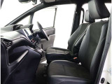 高いホールド性で運転姿勢が安定します。長距離ドライブでも疲れにくいのが魅力です。快適なドライビングライフをお送りください♪